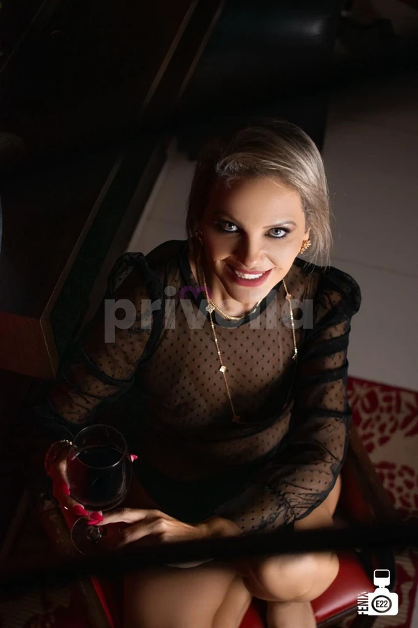 Sensualidade em Campinas: Mel, olhar verde e pele branca