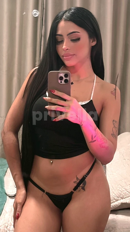 Mulher com cabelo preto, charme em Campinas